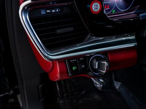 Used 2021 Porsche Panamera 4 image 36