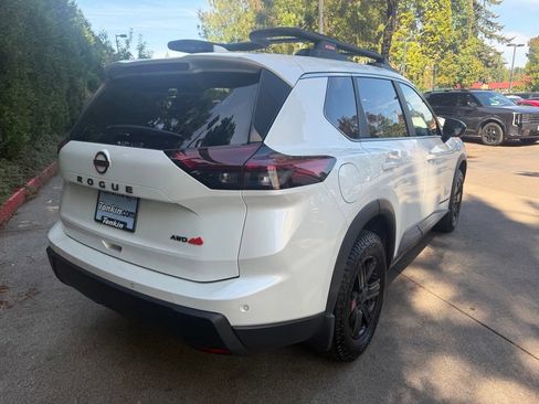 Used 2025 Nissan Rogue SV AWD/4WD image 4