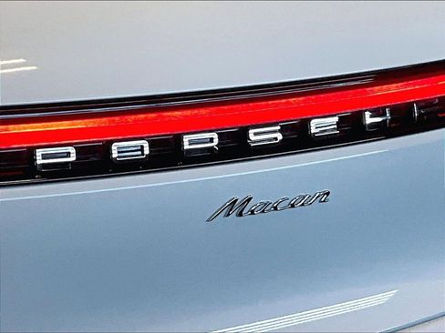 Used 2025 Porsche Macan image 33