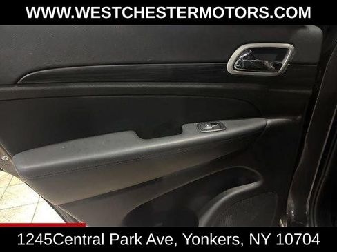 Used 2021 Jeep Grand Cherokee Laredo AWD/4WD image 28
