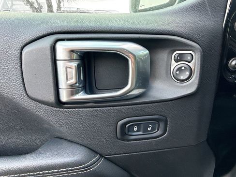 Used 2022 Jeep Wrangler Unlimited Sahara w/ LED Lighting Group AWD/4WD image 19