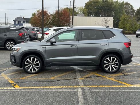 Used 2022 Volkswagen Taos SE image 2