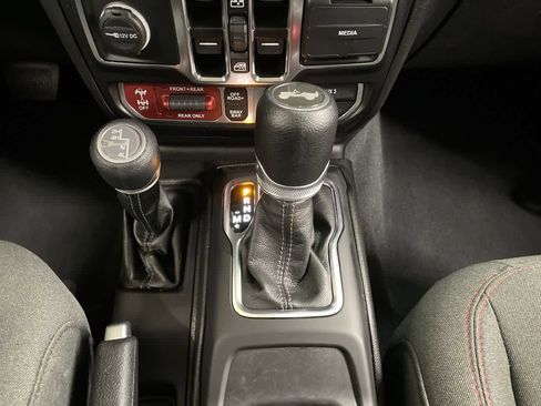 Used 2024 Jeep Wrangler Rubicon image 27