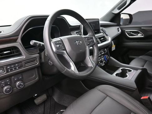 Used 2024 Chevrolet Suburban Z71 w/ Luxury Package AWD/4WD image 18