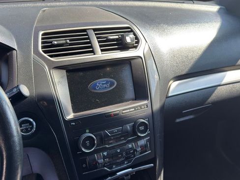Used 2019 Ford Explorer XLT w/ Equipment Group 201A AWD/4WD image 13