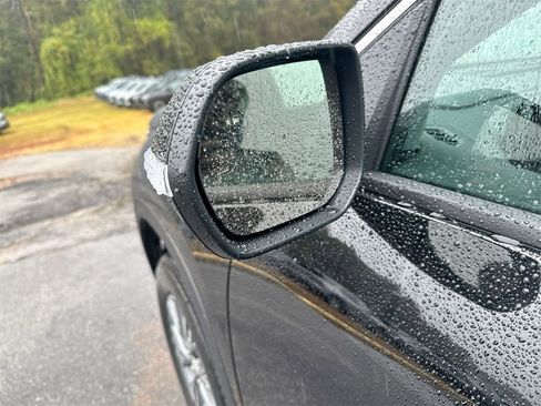 New 2026 Chevrolet Traverse LT image 11