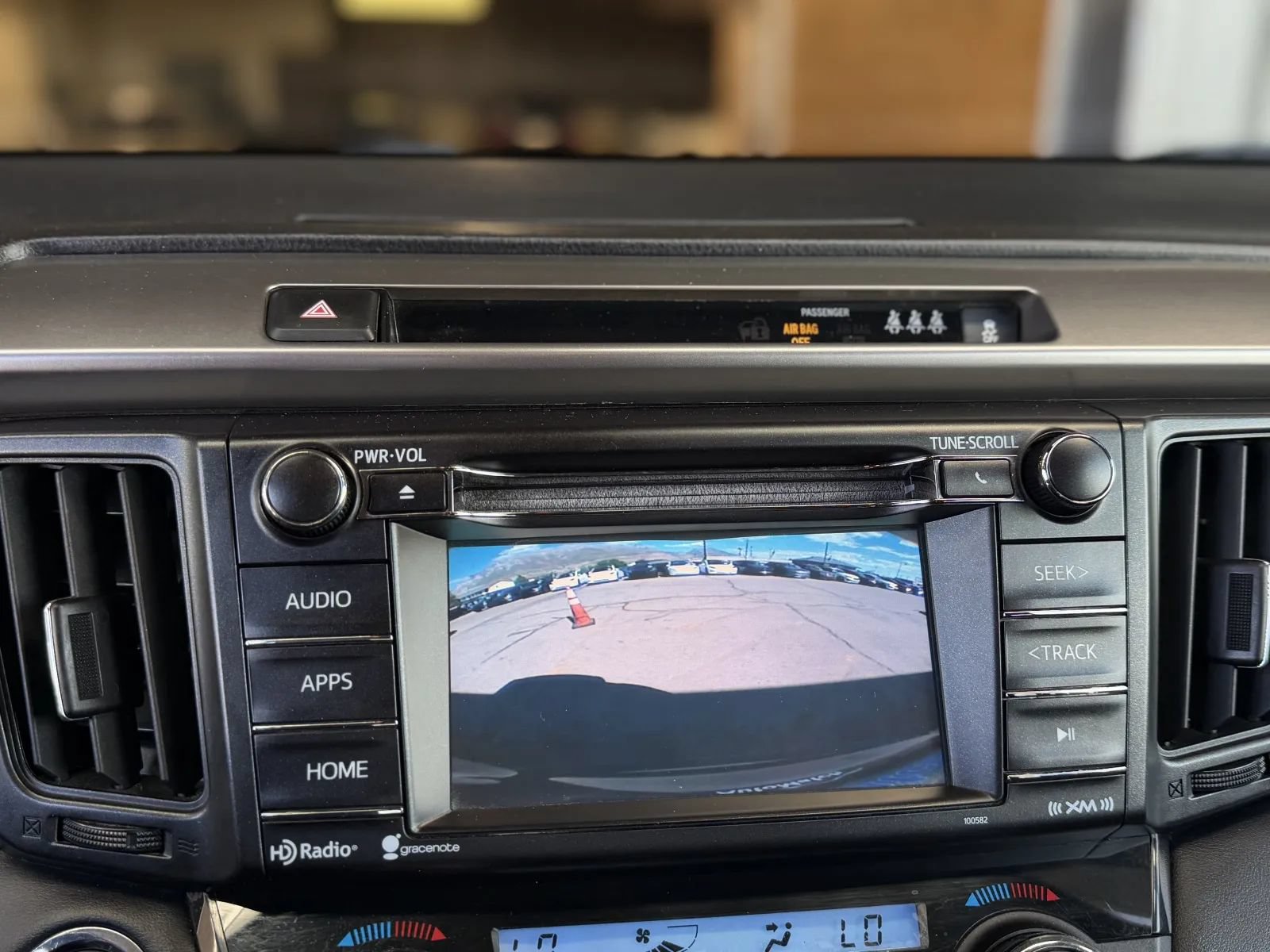 Used 2018 Toyota RAV4 XLE AWD/4WD image 30