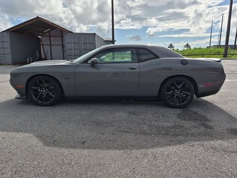 Used 2019 Dodge Challenger R/T w/ Blacktop Package RWD image 8