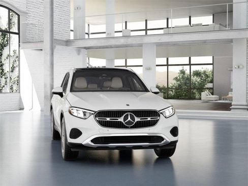 New 2025 Mercedes-Benz GLC 300 4MATIC image 8