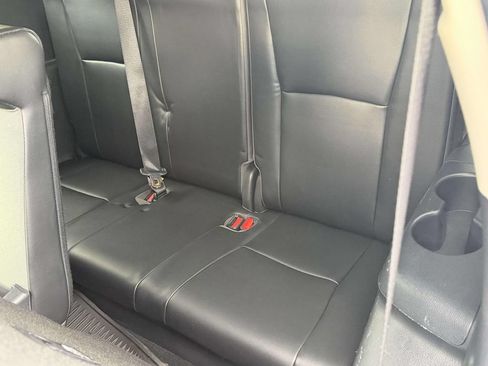 Used 2022 Toyota Highlander XLE FWD image 31