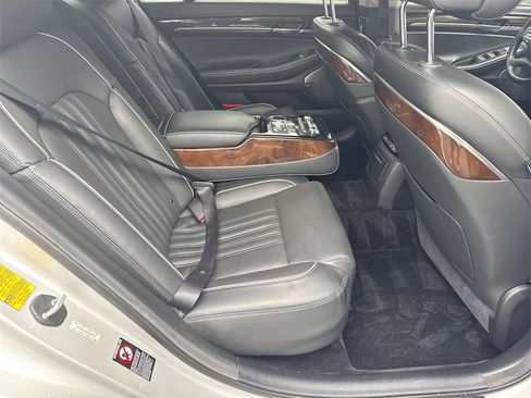 Used 2019 Genesis G90 3.3T Premium image 15