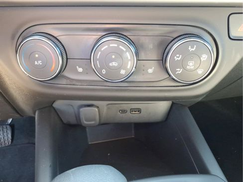 Used 2024 Chevrolet Trax RS w/ Sunroof Package FWD image 23