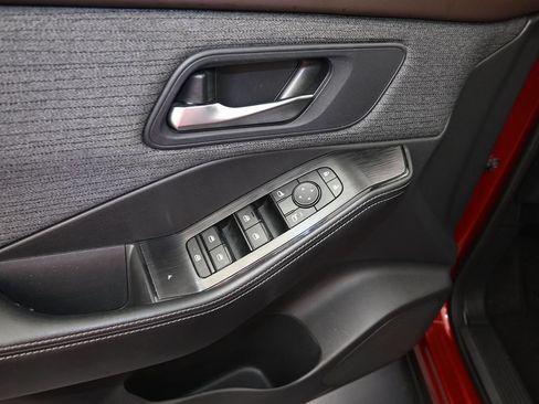 Used 2023 Nissan Rogue SV FWD image 11