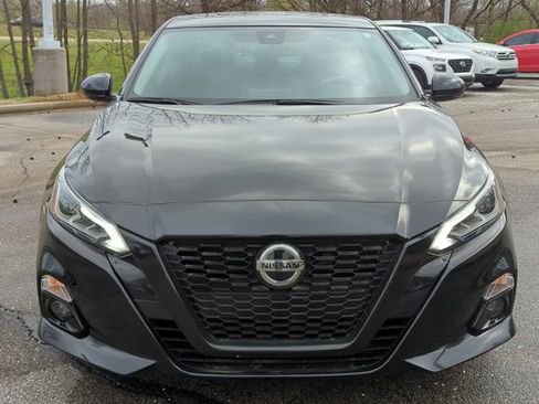 Used 2022 Nissan Altima 2.5 SR w/ Midnight Edition Package image 2