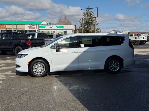 New 2026 Chrysler Voyager LX image 11