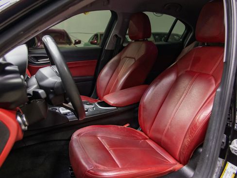 Used 2020 Alfa Romeo Giulia w/ Nero Edizione image 20