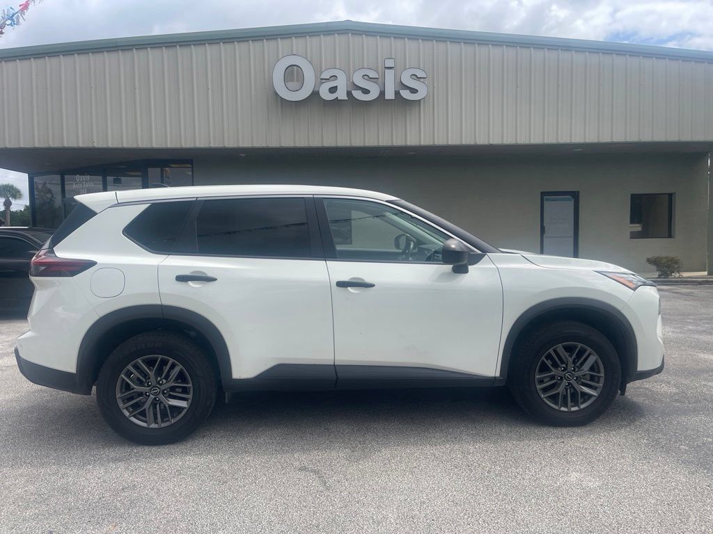 Used 2024 Nissan Rogue S FWD image 1