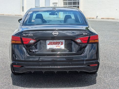Used 2024 Nissan Altima 2.5 SV FWD image 7