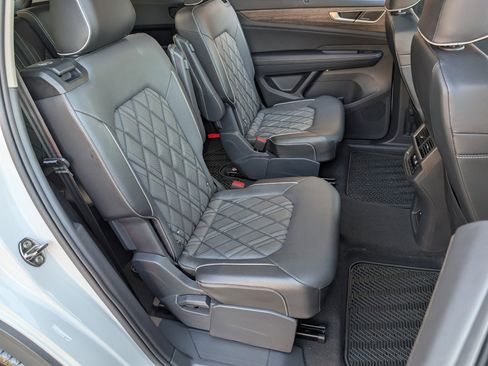 Used 2024 Volkswagen Atlas SEL Premium R-Line image 21