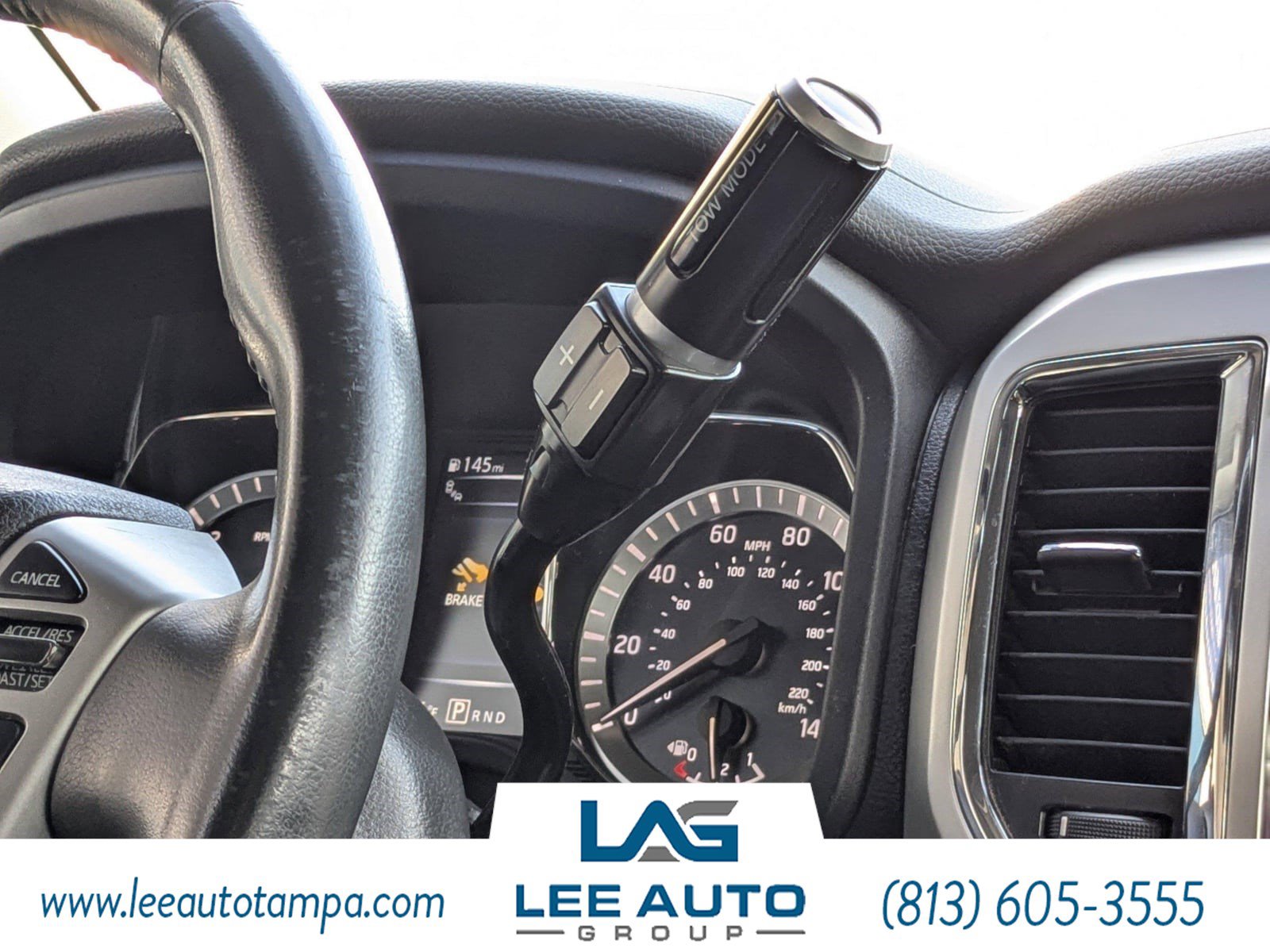 Used 2017 Nissan Titan SV AWD/4WD image 16