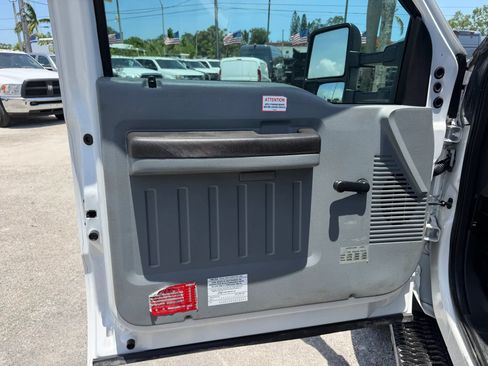 Used 2015 Ford F550 4x4 Crew Cab Super Duty image 9