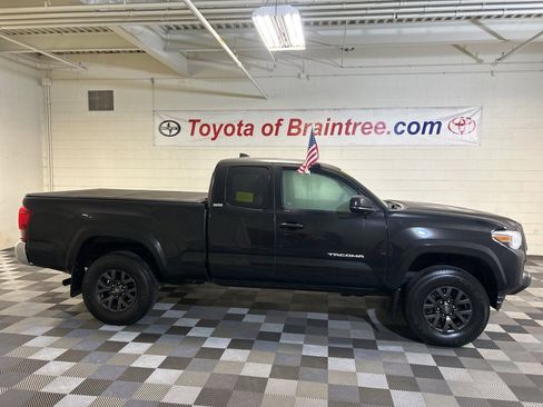 Certified 2022 Toyota Tacoma SR5 image 1