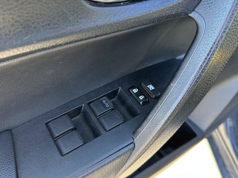 Used 2015 Toyota Corolla S Premium image 17