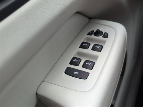 Used 2025 Volvo XC60 T8 Core w/ Protection Package Premier image 33