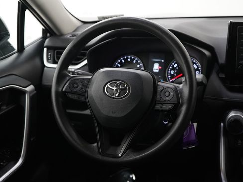 Used 2021 Toyota RAV4 LE AWD/4WD image 14