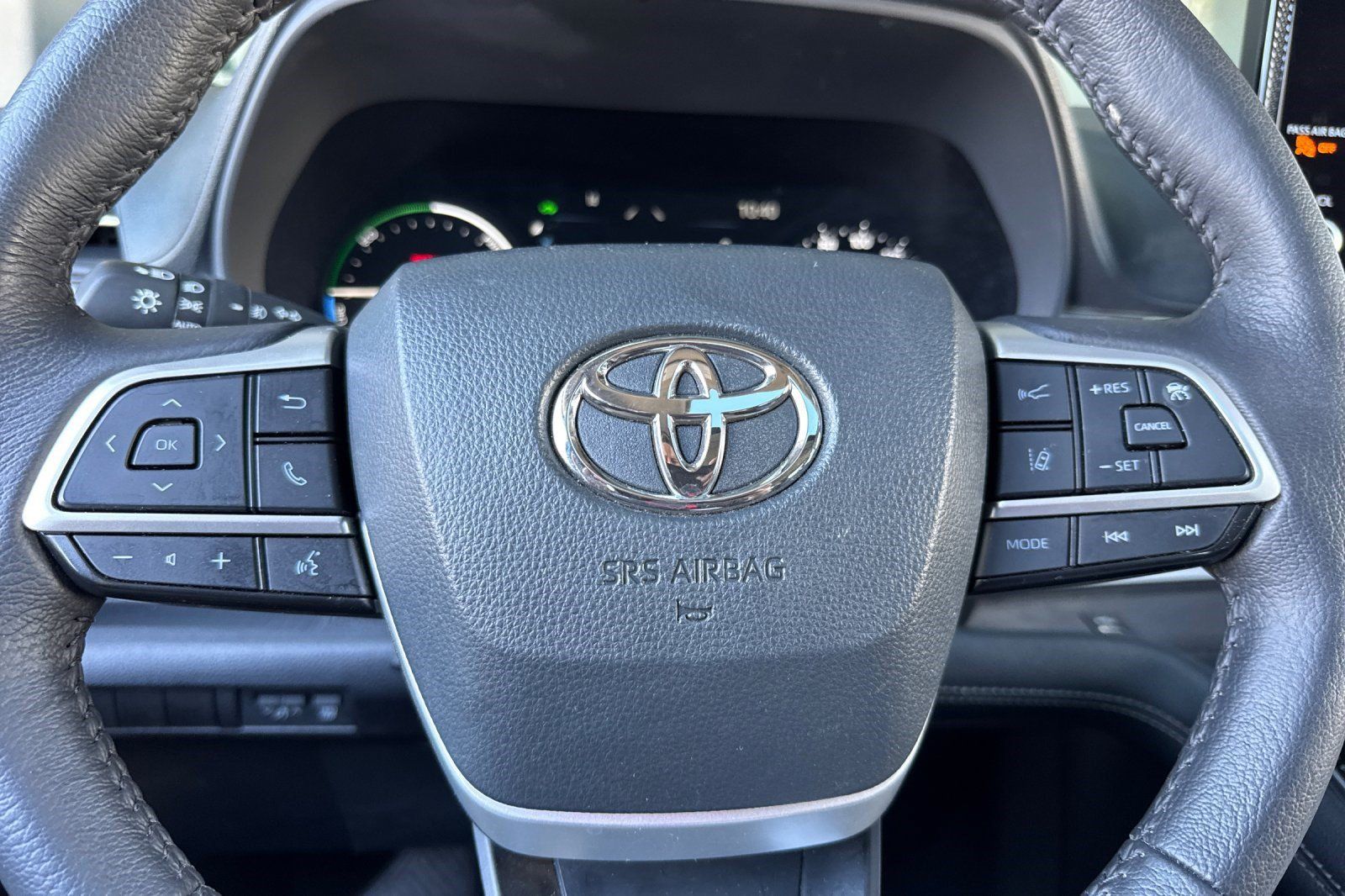 Used 2026 Toyota Sienna XLE FWD image 11