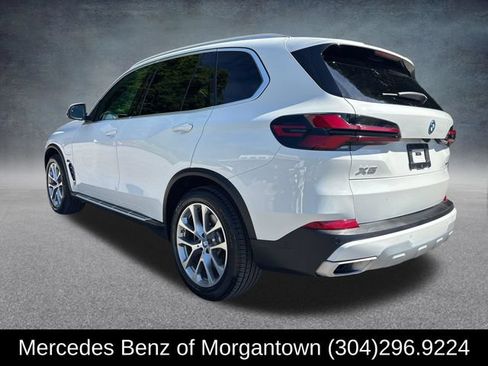 Used 2025 BMW X5 xDrive50e AWD/4WD image 3