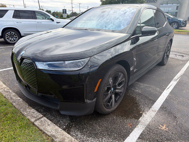Used 2024 BMW iX xDrive50 w/ Premium Package AWD/4WD image 2
