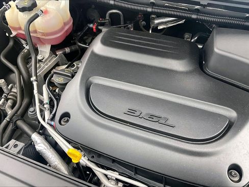 Used 2022 Chrysler Pacifica Limited image 37