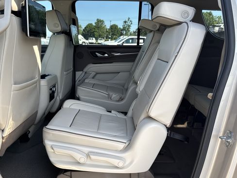 Used 2022 GMC Yukon XL Denali AWD/4WD image 31