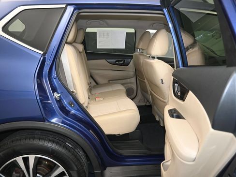 Used 2019 Nissan Rogue SV w/ Premium Package FWD image 25