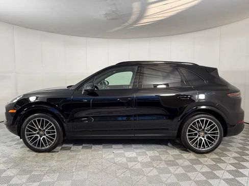 Used 2023 Porsche Cayenne AWD/4WD image 3