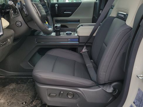 New 2026 GMC Hummer EV SUV w/ LPO, Dark Essentials Package AWD/4WD image 6