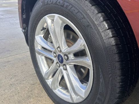 Used 2015 Ford Edge Titanium w/ Technology Package FWD image 8