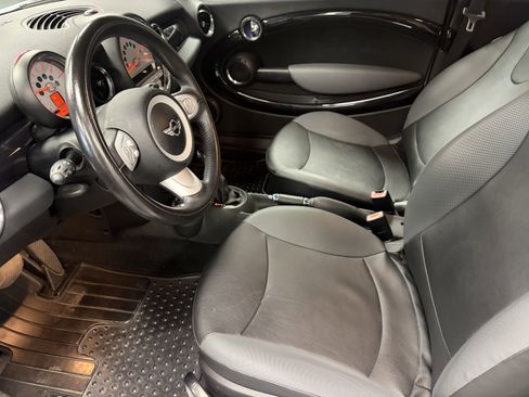 Used 2010 MINI Cooper Hardtop FWD image 9