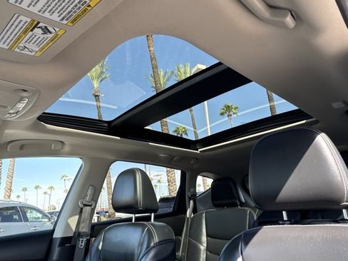 Used 2018 Nissan Murano Platinum w/ Cargo Package FWD image 19