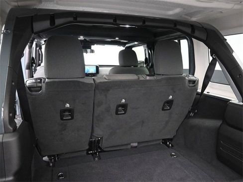 Used 2025 Jeep Wrangler Willys image 34