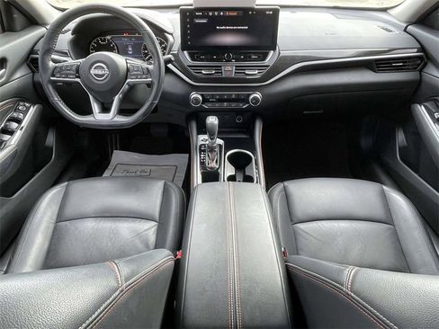 Used 2023 Nissan Altima 2.5 SR w/ SR Premium Package image 11