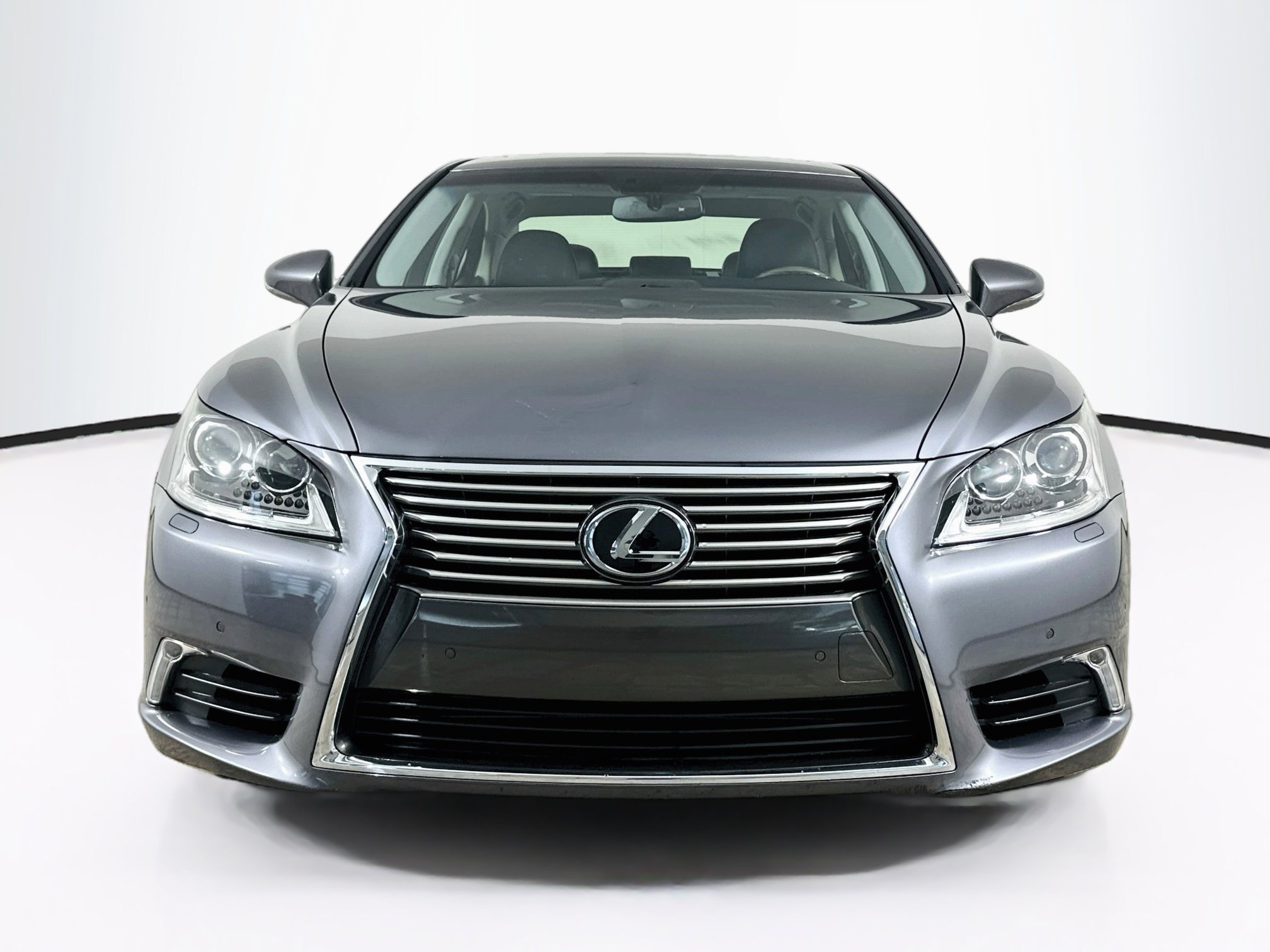 Used 2016 Lexus LS 460 w/ Comfort Package RWD image 2