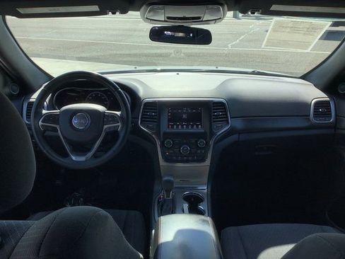 Used 2018 Jeep Grand Cherokee Laredo image 6