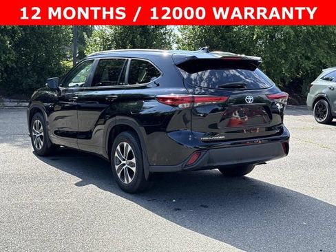 Used 2023 Toyota Highlander XLE AWD/4WD image 4