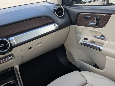 Used 2020 Mercedes-Benz GLB 250 4MATIC image 20