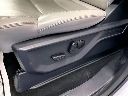 Used 2025 Ford Expedition Active image 39