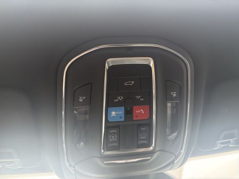 Certified 2025 Jeep Grand Cherokee L Altitude AWD/4WD image 29