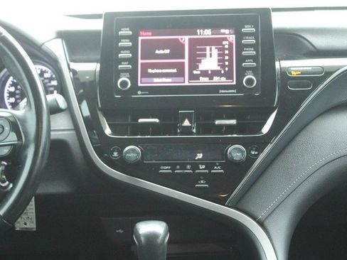 Used 2022 Toyota Camry SE image 15