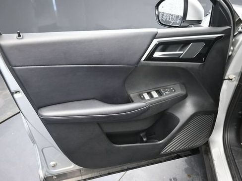 Used 2024 Mitsubishi Outlander 4WD Plug-In Hybrid image 18